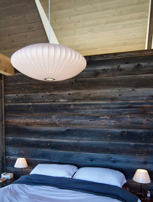A George Nelson Saucer Bubble Light graces one of the bedrooms.